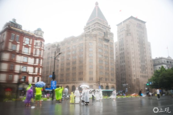 火配资 城事 | 台风竹节草来袭，上海外滩江堤关闭