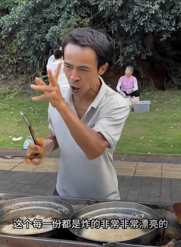 捷希缘 “鸡排哥”一人带火一座城：摊位2公里内一房难求，酒店价格普涨2-3倍